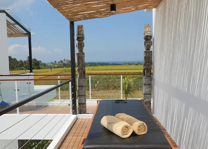 Kamalie Bali 4 Elegant Rooms, Rice Fields ,ocean , Pool, Jacuzzi, Rooftop And Staff To Take Care Of