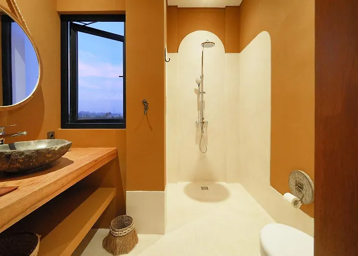 Kamalie Bali 4 Elegant Rooms, Rice Fields ,ocean , Pool, Jacuzzi, Rooftop And Staff To Take Care Of