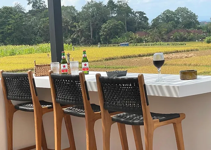 Kamalie Bali 4 Elegant Rooms, Rice Fields ,ocean , Pool, Jacuzzi, Rooftop And Staff To Take Care Of تاناه لوت