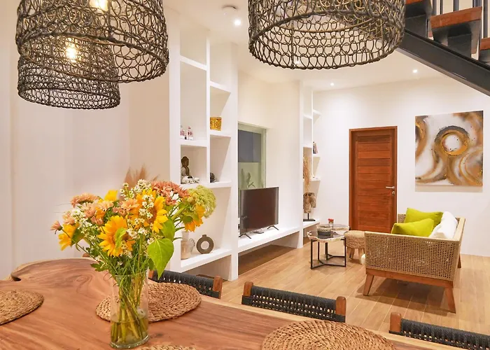Kamalie Bali 4 Elegant Rooms, Rice Fields ,ocean , Pool, Jacuzzi, Rooftop And Staff To Take Care Of فيلة تاناه لوت