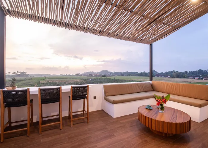 Kamalie Bali 4 Elegant Rooms, Rice Fields ,ocean , Pool, Jacuzzi, Rooftop And Staff To Take Care Of * تاناه لوت