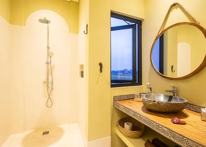 Kamalie Bali 4 Elegant Rooms, Rice Fields ,ocean , Pool, Jacuzzi, Rooftop And Staff To Take Care Of تاناه لوت