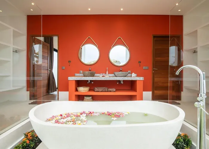 Kamalie Bali 4 Elegant Rooms, Rice Fields ,ocean , Pool, Jacuzzi, Rooftop And Staff To Take Care Of تاناه لوت